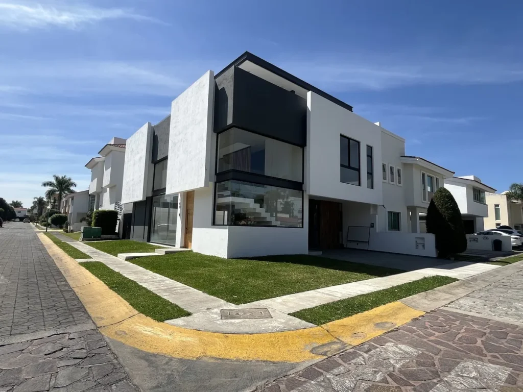 Hermosa residencia coto 3, Fraccionamiento Jardín Real, Zapopan, Jalisco.