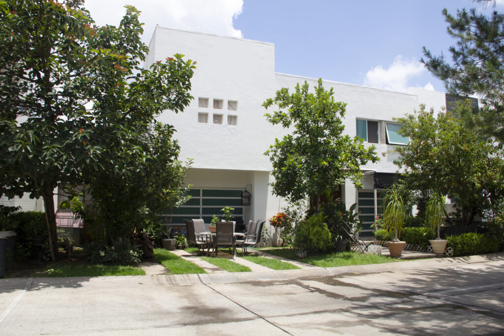 Hermosa Casa en Venta, Jardín Real Coto 8