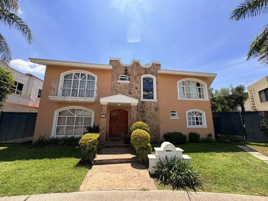 CASA EN VENTA, JARDIN REAL, COTO 8